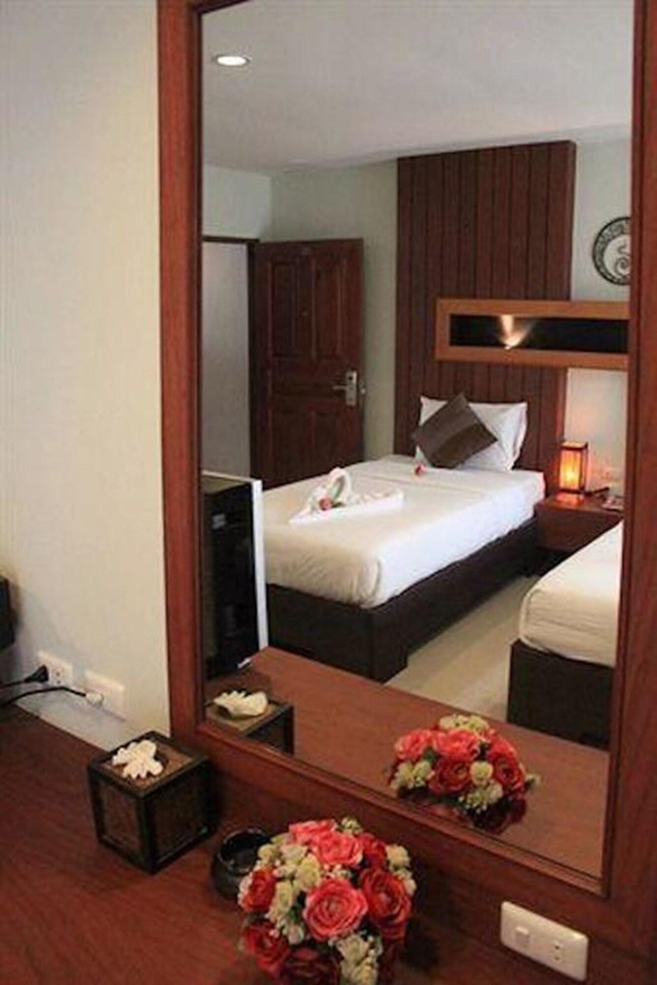 Deva Suites Patong Phuket Exterior photo